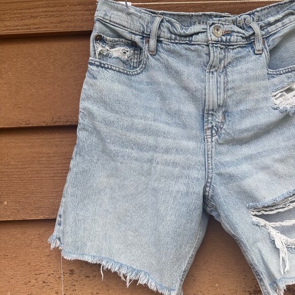 American Eagle Womens Skater Shorts Size 8 Light Wash Distressed Denim Ripped De - Picture 6 of 9